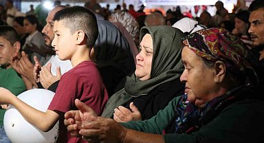 26 yıl geçti, acı hala taze: Depremde hayatını kaybedenler Sakarya'da anıldı