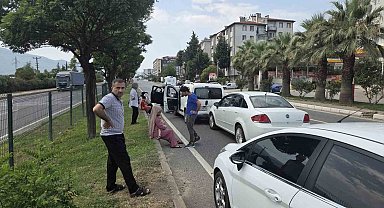 3 otomobil bir birine girdi, 1 bebek ve çocuk yaralandı