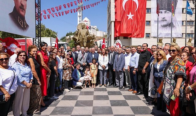 30 Ağustos Zafer Bayramı kutlamaları çelenk sunumu ile başladı