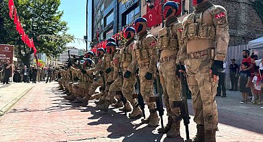 30 Ağustos Zafer Bayramında komandolar boy gösterdi
