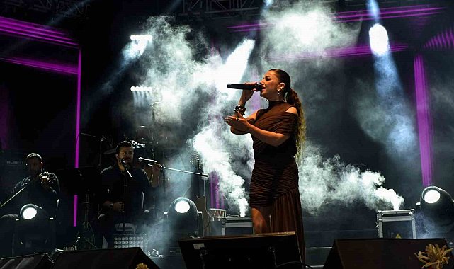 35. Uluslararası Kültür ve Sarımsak Festivali'nde Merve Özbey ve Hasan Yılmaz rüzgarı esti