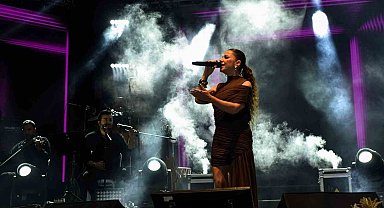 35. Uluslararası Kültür ve Sarımsak Festivali'nde Merve Özbey ve Hasan Yılmaz rüzgarı esti