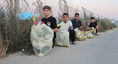 'Ben başladım sıra sende' sloganıyla çöp toplama hareketini başlatan Miraç, her gün arkadaşlarıyla birlikte temiz çevre için çöp topluyor