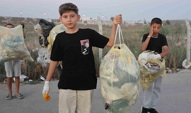 'Ben başladım sıra sende' sloganıyla çöp toplama hareketini başlatan Miraç'a belediye ekiplerinden destek