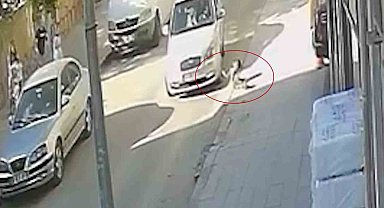 7 yaşındaki çocuğa otomobil çarptı: Kaza anı kamerada
