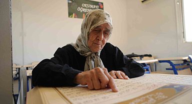 87 yaşında Kur'an-ı Kerim okumayı öğrendi