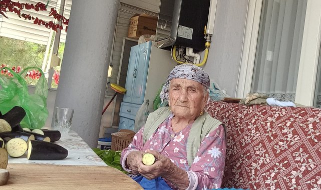 96 yaşında, azmiyle gençlere taş çıkartıyor