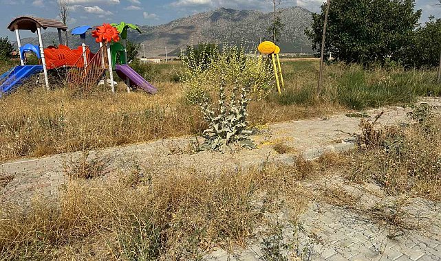 Acıpayam'da park ve çocuk oyun alanları çürümeye terk edildi
