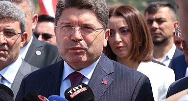 Adalet Bakanı Tunç, Özgür Özel'e "Belgeleri niye bekletiyorsun elinde? Varsa belgeleri"