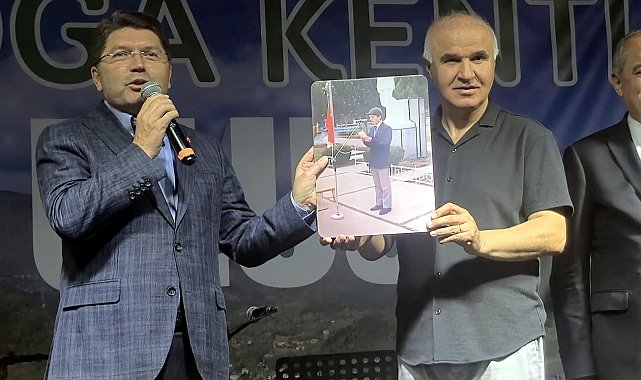 Adalet Bakanı Yılmaz Tunç'a duygulandıran hediye