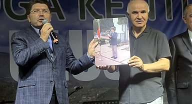 Adalet Bakanı Yılmaz Tunç'a duygulandıran hediye