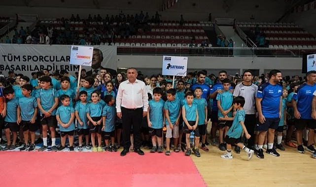 Adana Büyükşehir eğitimde ve sporda gençlerin Yanında