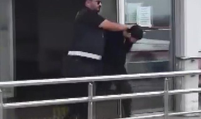 Adana sıcağında montla trafiğe çıkınca polise yakalandı