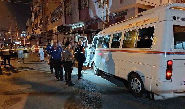 Adana'da dolmuşa silahlı saldırı: Sürücü yaralı halde 600 metre sürdü ama kurtarılamadı