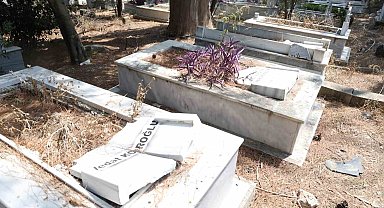 Adana'da mezar taşları tahrip edildi
