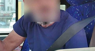 Adana'da trafikte seyir halinde cep telefonuyla konuşan hem de kemeri koltuğa takan sürücü yakalanınca: