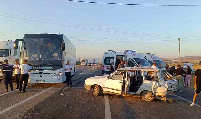 Adıyaman'da otobüs ile otomobil çarpıştı: 5 yaralı