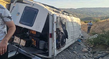 Adıyaman'da tarım işçilerini taşıyan minibüs devrildi: 19 yaralı