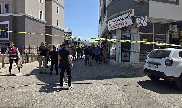 Adliyeden çıkarılan zanlılara silahlı saldırı: 2 yaralı