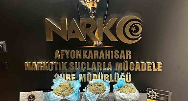 Afyonkarahisar'da 2 otomobilden 3 kilo 750 gram uyuşturucu ele geçirildi