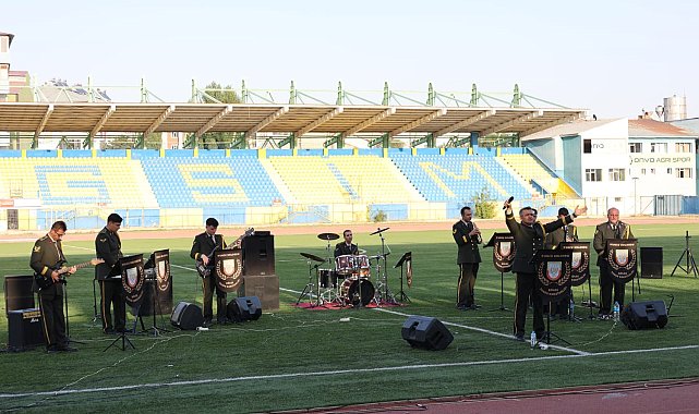 Ağrı'da 30 Ağustos etkinliklerine bando konseri renk kattı