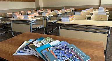 Ağrı'da 519 bin 210 ders kitabı öğrencilerin sıralarına bırakıldı