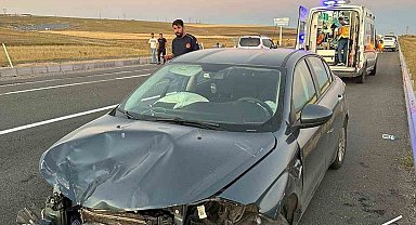 Ağrı'da dönüş yasağını ihlal eden manevra kazaya yol açtı: 1 yaralı