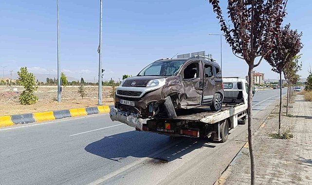 Ağrı'da kırmızı ışık ihlali kazaya yol açtı: 8 yaralı