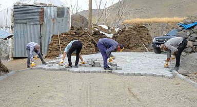 Ağrı'da köy yollarında asfalt ve kilit parke çalışmaları tamamlandı