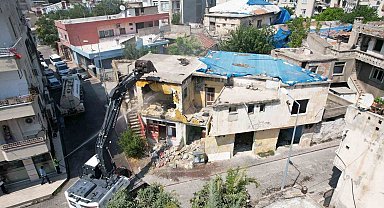 Akdeniz'de risk oluşturan metruk yapılar yıkılıyor