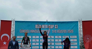 Akhisarlı sporculardan Rize'de madalya şöleni