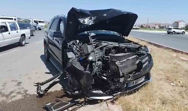 Aksaray'da 3 araç çarpıştı, 2'si çocuk 5 yaralı