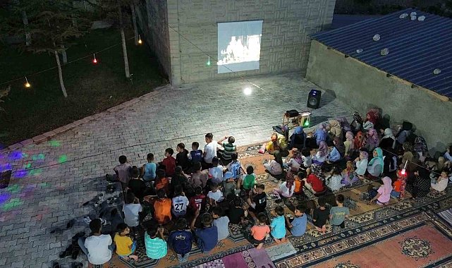 Aksaray'da yaz Kuran kursu öğrencilerine açık hava sineması etkinliği