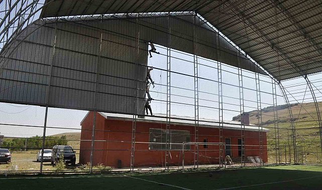 Akyaka Kapalı Halı Sahası yenileniyor