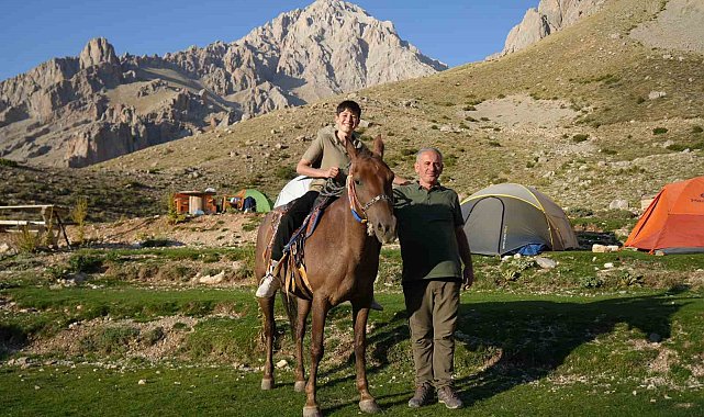 Aladağlar'ın şerpaları: Katırlarla zirve yolculuğu