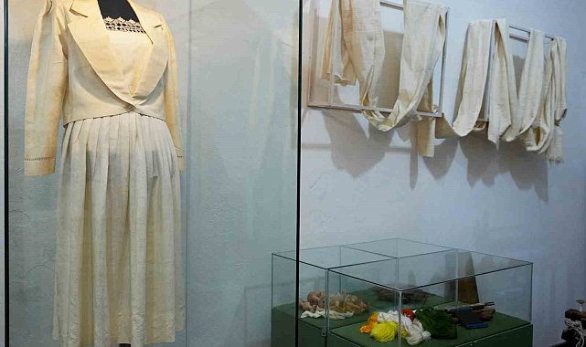 Alanya'da ipeğin izinde sergisi, tarihi bedesten'de açıldı