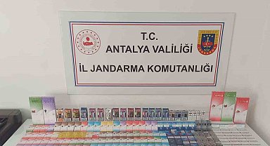 Alanya'da kaçak sigara operasyonunda çok sayıda malzemeye el konuldu