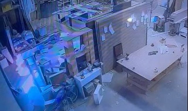Alanya'da mobilya atölyesinin kundaklandığı anlar güvenlik kamerasında