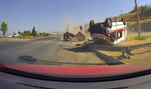 Alaşehir'deki ambulans kazası görüntülendi