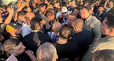 Ali Koç, taraftarlarla birlikte stada gitti
