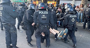 Alman polisinden Filistin'e destek eylemi yapanlara sert müdahale