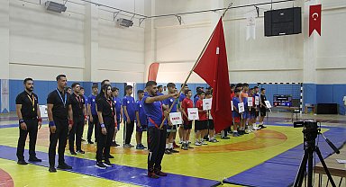 Anadolu Yıldızlar Ligi Türkiye Güreş Şampiyonası Kula'da başladı