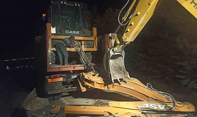 Ankara'da iş makinesi taşıyan kamyon kömür taşıma bandına çarptı