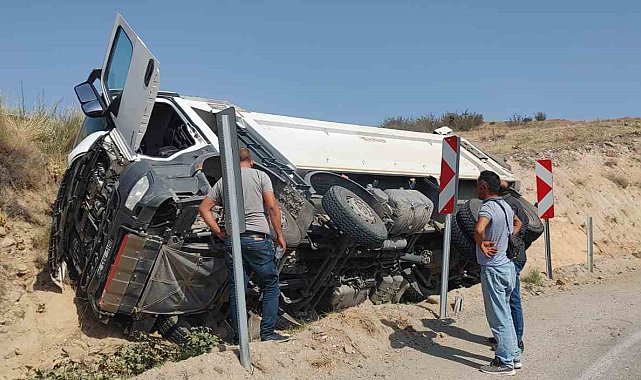 Ankara'da kontrolden çıkan kamyon devrildi: 1 yaralı
