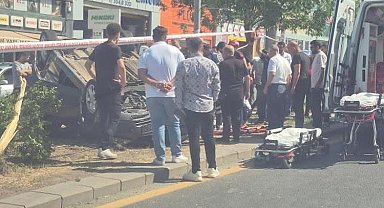 Ankara'da kontrolden çıkan otomobil refüje devrildi