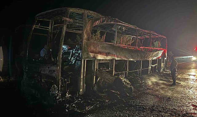 Ankara'da seyir halindeki otobüs yanarak kullanılamaz hale geldi