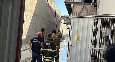 Antakya'da mobilya atölyesinde yangın çıktı