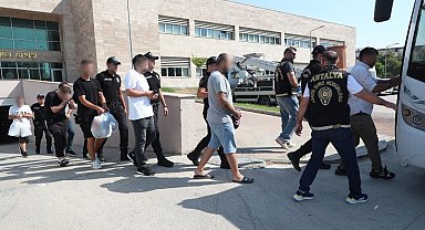 Antalya'da eş zamanlı operasyonlarda 236 aranan şahıs yakalandı