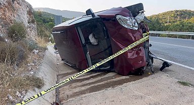 Antalya'da kamyonet yan yattı: 6 yaralı