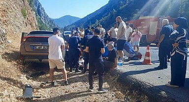 Antalya'da otomobil çekici ile çarpıştı: 5 yaralı